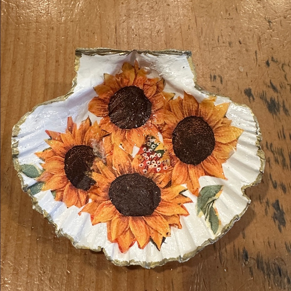 Sunflower handmade  Decorated Seashell